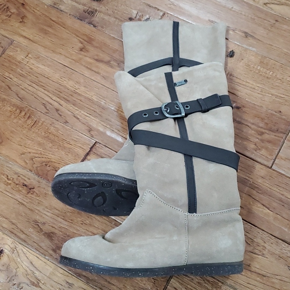 Emu Aurora suede sheepskin lined boots